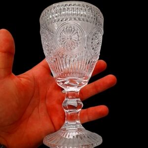 BEAUTIFUL ART PIECE OF Glass.